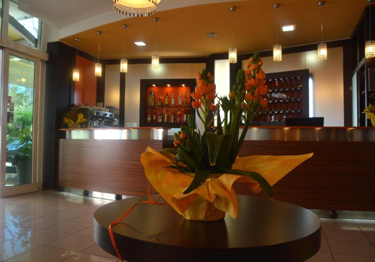 Hotel Orly Cesenatico Exterior foto