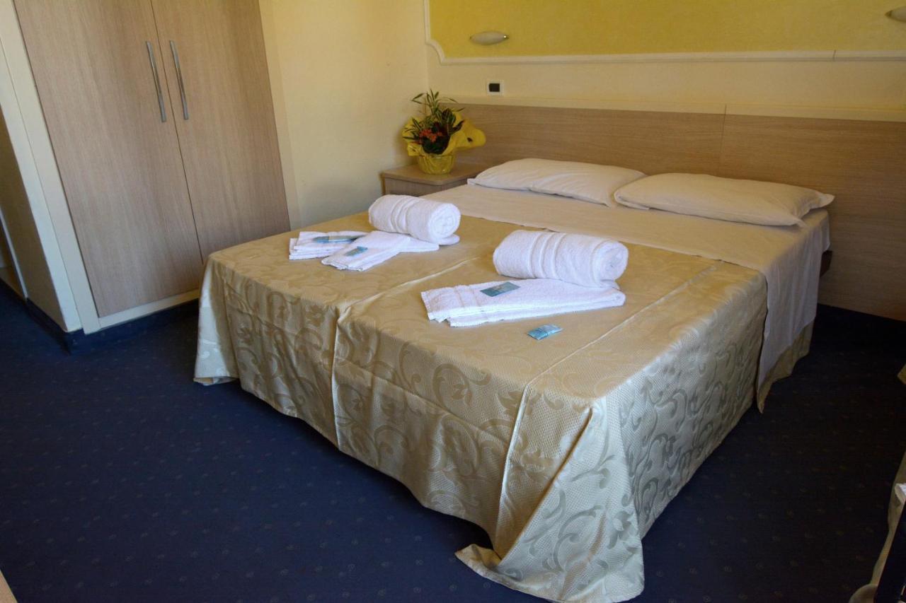 Hotel Orly Cesenatico Exterior foto