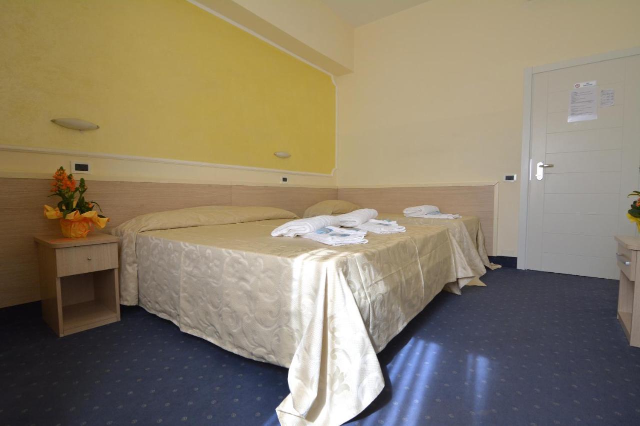 Hotel Orly Cesenatico Exterior foto