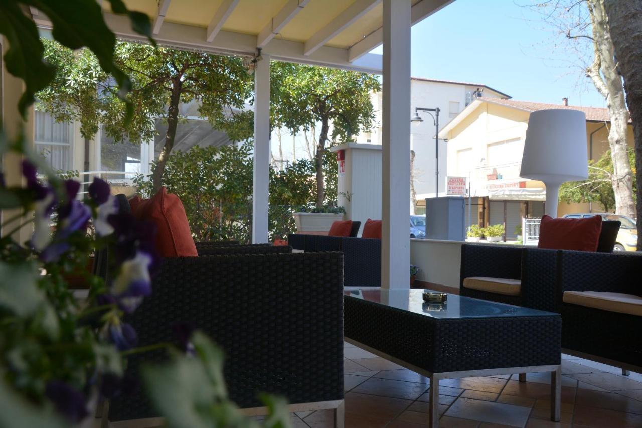 Hotel Orly Cesenatico Exterior foto