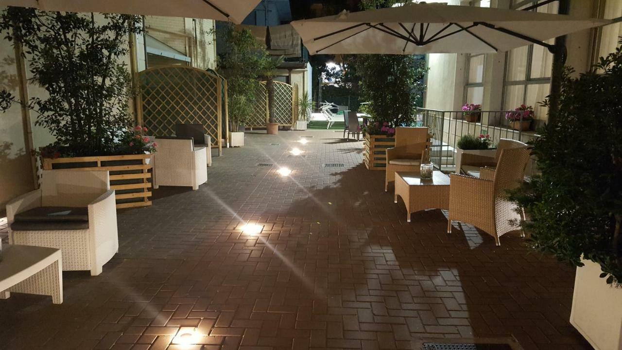 Hotel Orly Cesenatico Exterior foto